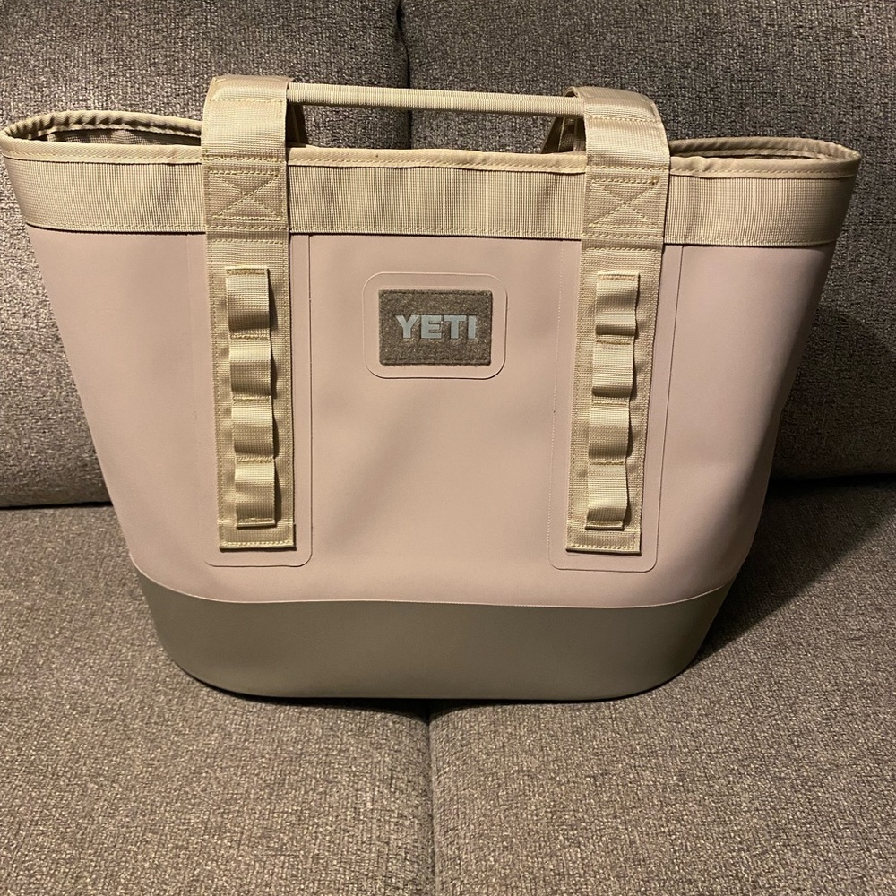 YETI Camino 35 limited Everglades Sand